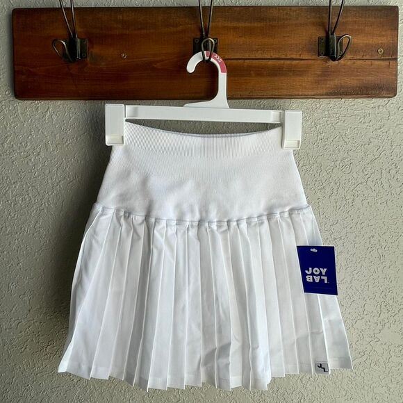 JoyLab White Skater Mini Skirt – Pleated Athletic Style - Picture 2 of 5